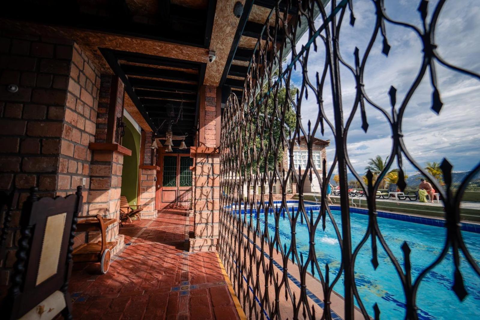 Hosteria De La Plaza Menor Santa Fe de Antioquia Exterior foto